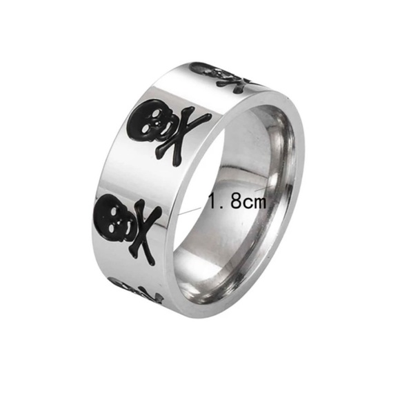 Silver Black Crossbones Engraved Ring - Picture 2 of 3